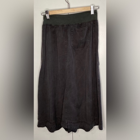 Cut loose small grey cotton A=line skirt with pockets. - Picture 2 of 6